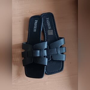 Women's square toe flat slides, size 9.5